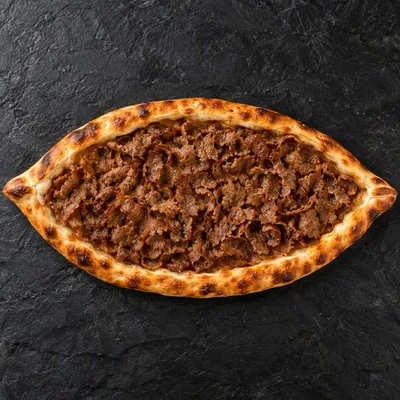 Pide mit Kebabfleisch